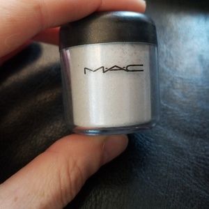 Mac pigment